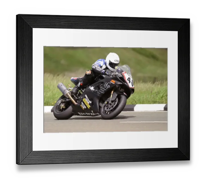 Framed Print : David Castle (Suzuki) 2004 Formula One TT Framed Print : David Castle (Suzuki) 2004 Formula One TT
