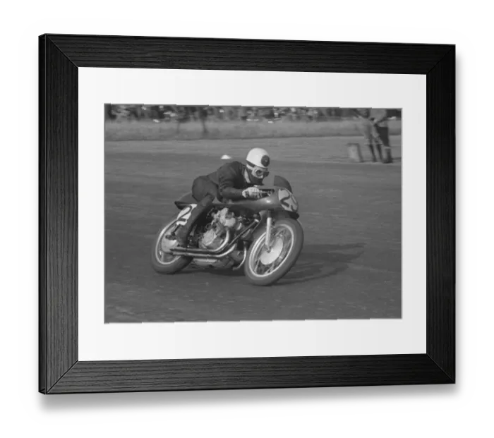 Framed Print : Geoff Duke (Gilera) 1954 Silverstone Saturday Framed Print : Geoff Duke (Gilera) 1954 Silverstone Saturday