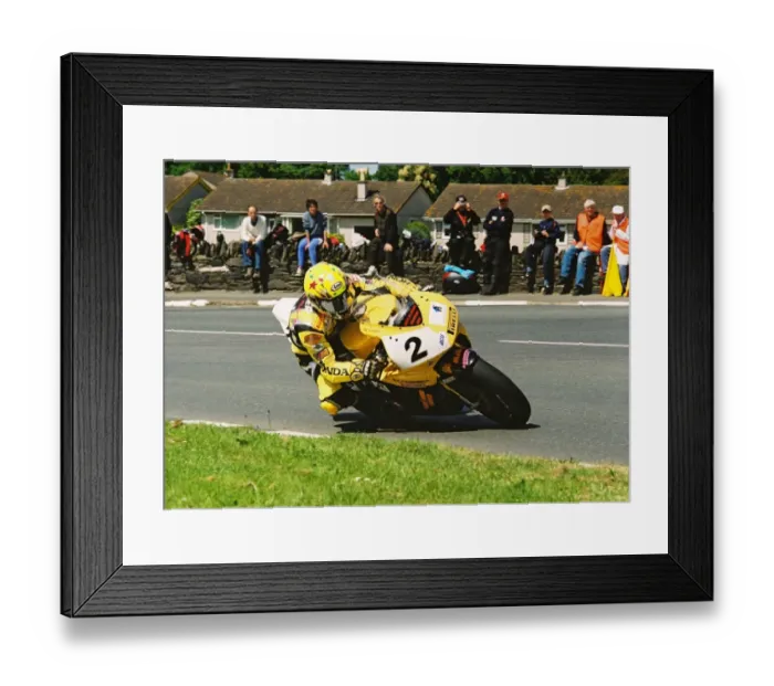 Framed Print : Ian Lougher (Honda) 2004 Formula One TT Framed Print : Ian Lougher (Honda) 2004 Formula One TT