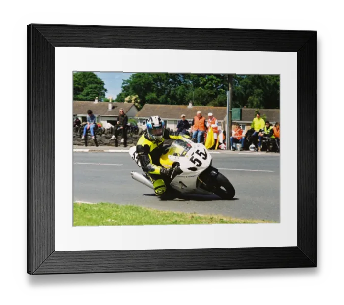 Framed Print : Kevin Strowger (Suzuki) 2004 Formula One TT Framed Print : Kevin Strowger (Suzuki) 2004 Formula One TT