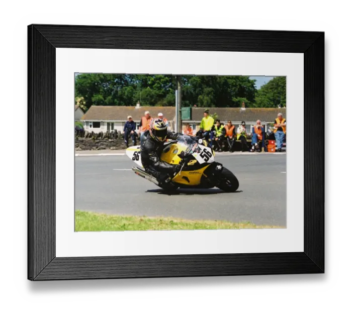 Framed Print : Steven Sinnott (Suzuki) 2004 Formula One TT