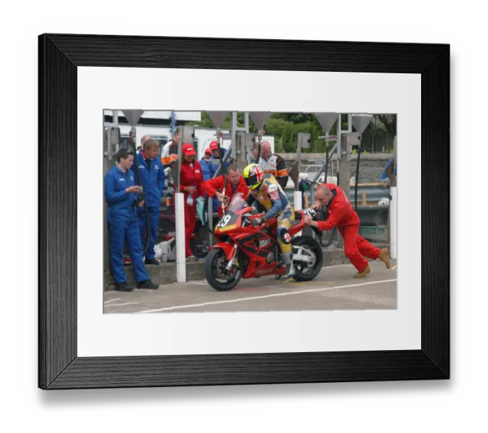 Framed Print : David Bell (Honda) 2004 Production 600 TT Framed Print : David Bell (Honda) 2004 Production 600 TT
