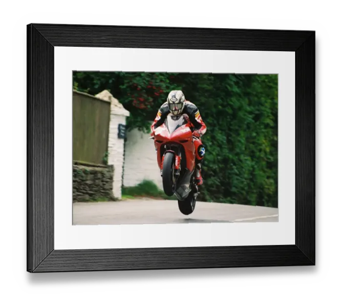 Framed Print : John McGuinness (Yamaha) 2004 Production 1000 TT Framed Print : John McGuinness (Yamaha) 2004 Production 1000 TT