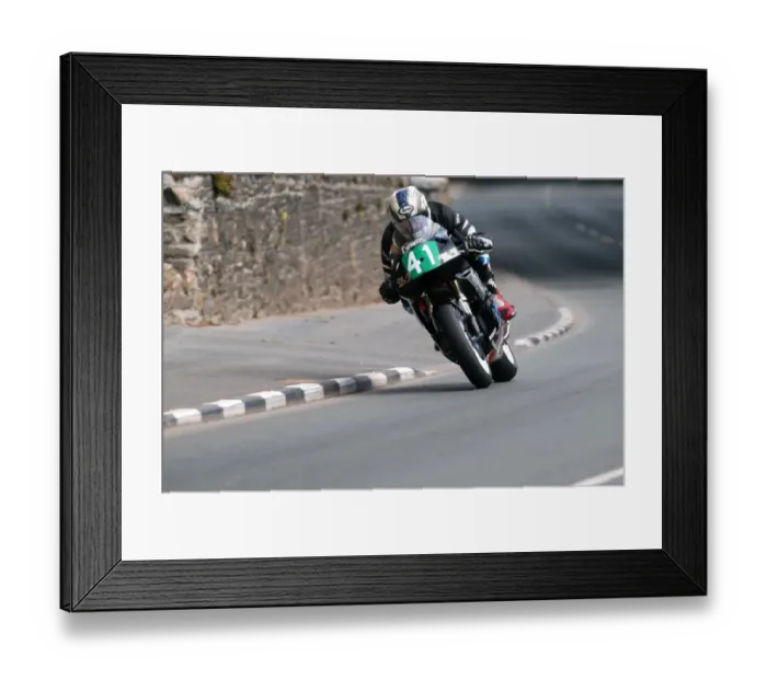 Framed Print : John McGuinness (RLR Honda) 2004 Lightweight 400 TT Framed Print : John McGuinness (RLR Honda) 2004 Lightweight 400 TT
