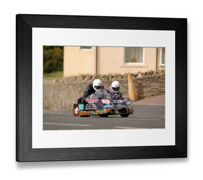 Framed Print : John Saunders & Colin Smith (MR Equipe Yamaha) 2004 Sidecar TT Framed Print : John Saunders & Colin Smith (MR Equipe Yamaha) 2004 Sidecar TT