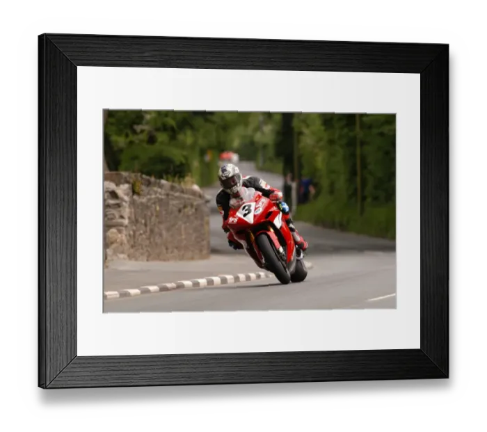 Framed Print : John McGuinness (Yamaha) 2004 Formula One TT Framed Print : John McGuinness (Yamaha) 2004 Formula One TT