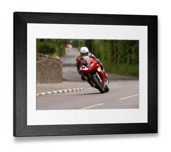 Framed Print : Jason Griffiths (Yamaha) 2004 Formula One TT Framed Print : Jason Griffiths (Yamaha) 2004 Formula One TT
