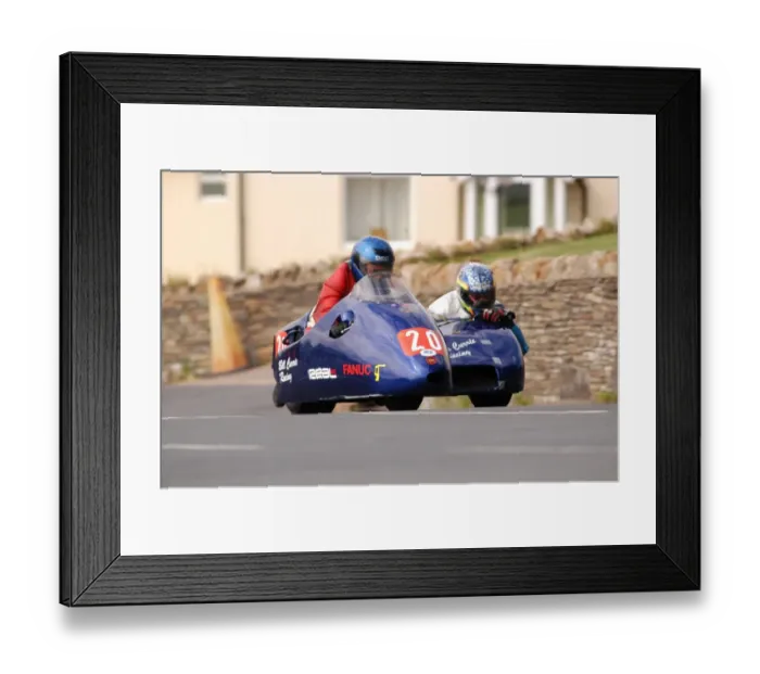 Framed Print : Bill Currie & Philip Bridge (Windle Yamaha) 2004 Sidecar TT Framed Print : Bill Currie & Philip Bridge (Windle Yamaha) 2004 Sidecar TT