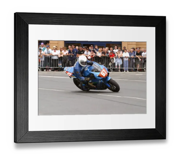 Framed Print : Victor Gilmore (Yamaha) 2004 Production 1000 TT Framed Print : Victor Gilmore (Yamaha) 2004 Production 1000 TT
