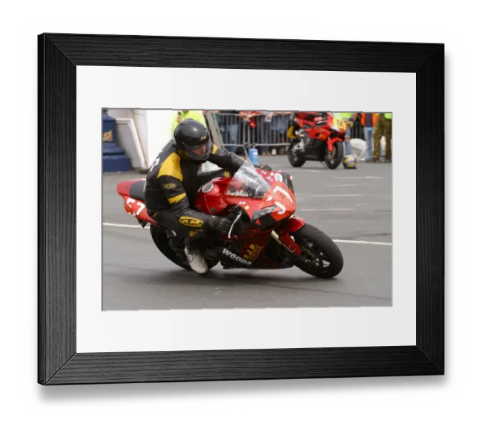 Framed Print : Ian Smith (Yamaha) 2004 Production 1000 TT