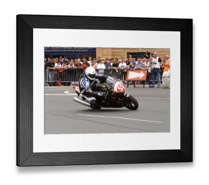 Framed Print : David Castle (Suzuki) 2004 Production 1000 TT Framed Print : David Castle (Suzuki) 2004 Production 1000 TT