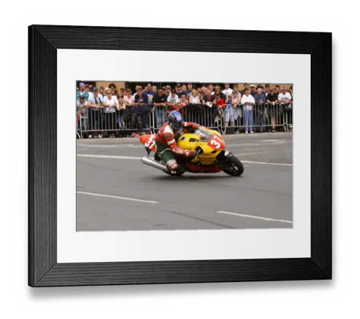 Framed Print : Craig Atkinson (Suzuki) 2004 Production 1000 TT Framed Print : Craig Atkinson (Suzuki) 2004 Production 1000 TT