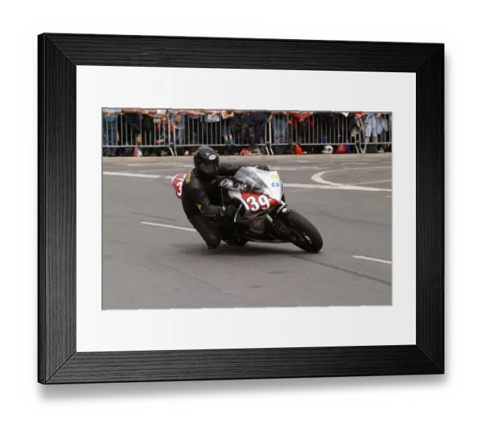 Framed Print : Dean Silvester (Yamaha) 2004 Production 1000 TT Framed Print : Dean Silvester (Yamaha) 2004 Production 1000 TT