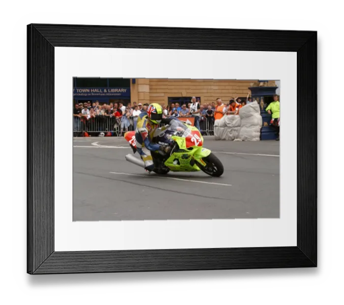 Framed Print : David Bell (Suzuki) 2004 Production 1000 TT Framed Print : David Bell (Suzuki) 2004 Production 1000 TT