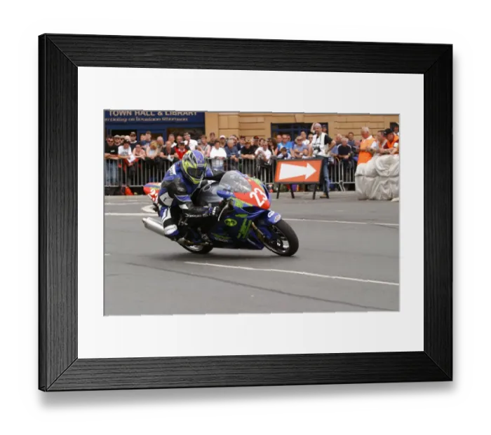 Framed Print : Jim Hodson (Suzuki) 2004 Production 1000 TT Framed Print : Jim Hodson (Suzuki) 2004 Production 1000 TT