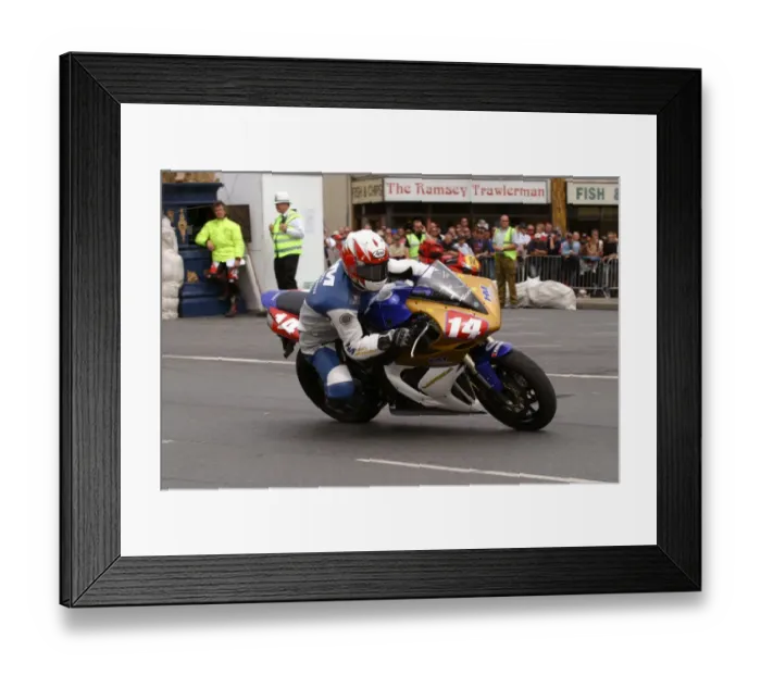Framed Print : Paul Hunt (Suzuki) 2004 Production 1000 TT