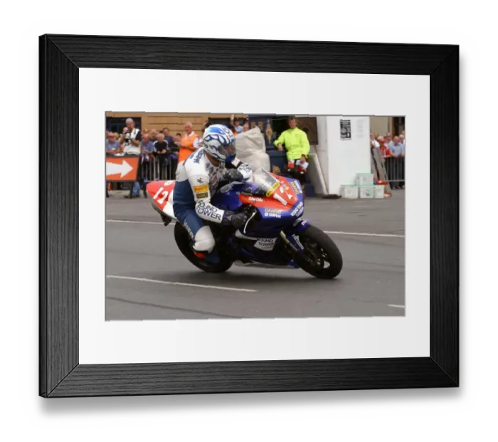 Framed Print : Martin Finnegan (Yamaha) 2004 Production 1000 TT Framed Print : Martin Finnegan (Yamaha) 2004 Production 1000 TT