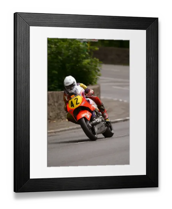 Framed Print : Steve Linsdell (Flitwick Yamaha) 2004 Senior TT Framed Print : Steve Linsdell (Flitwick Yamaha) 2004 Senior TT