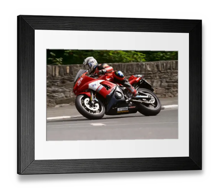 Framed Print : John McGuinness (Yamaha) 2004 Production 600 TT Framed Print : John McGuinness (Yamaha) 2004 Production 600 TT
