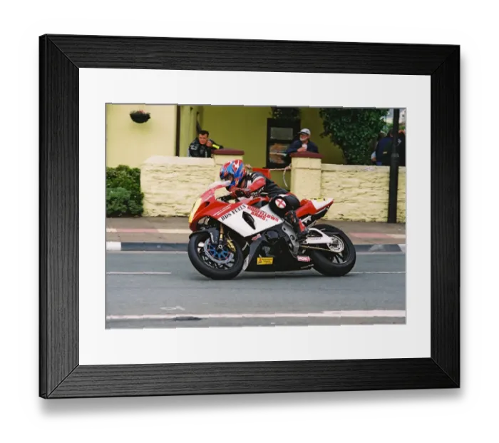 Framed Print : Alan Bud Jackson (Suzuki) 2004 Senior TT Framed Print : Alan Bud Jackson (Suzuki) 2004 Senior TT