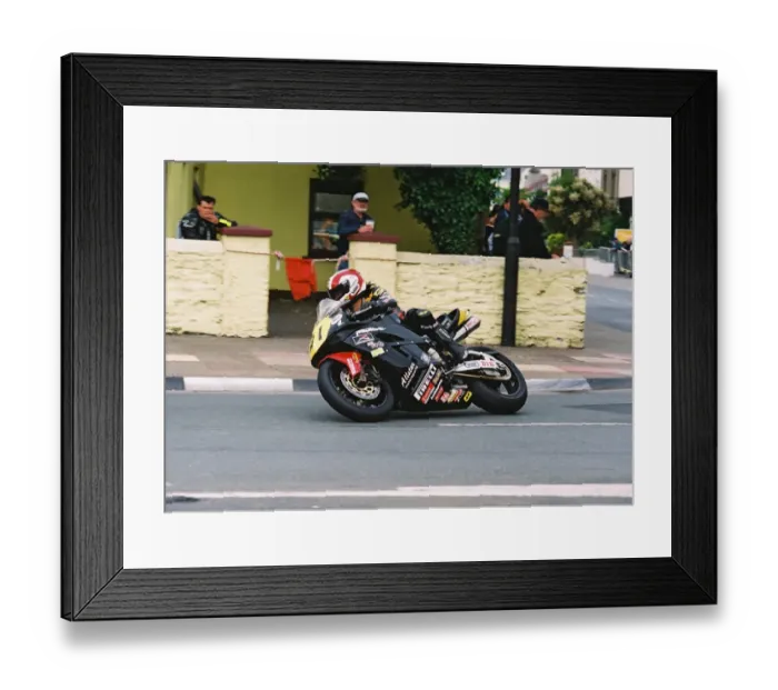 Framed Print : Jun Maeda (Honda) 2004 Senior TT Framed Print : Jun Maeda (Honda) 2004 Senior TT