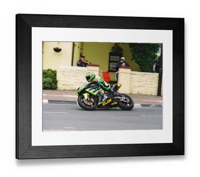 Framed Print : Ian Watson (Kawasaki) 2004 Senior TT Framed Print : Ian Watson (Kawasaki) 2004 Senior TT