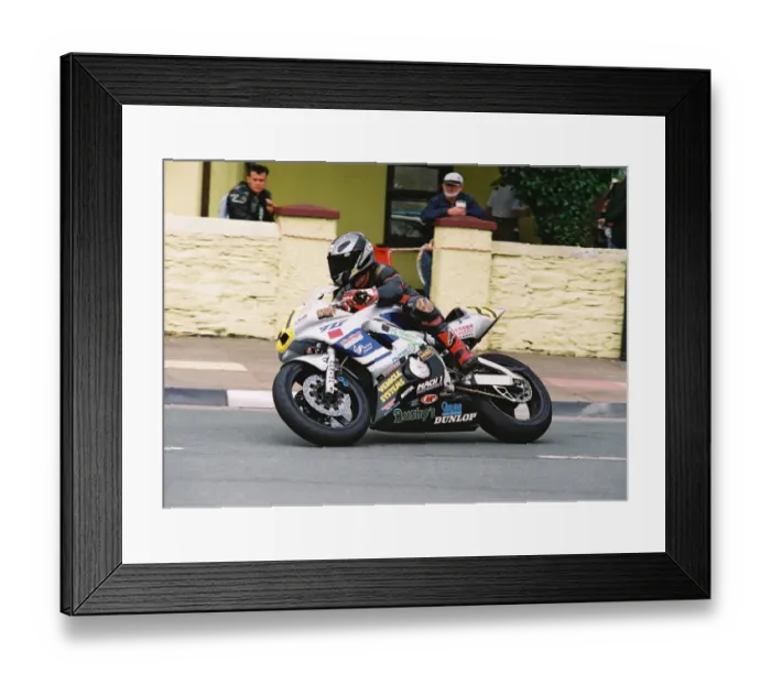 Framed Print : Thomas Montano (Yamaha) 2004 Senior TT Framed Print : Thomas Montano (Yamaha) 2004 Senior TT