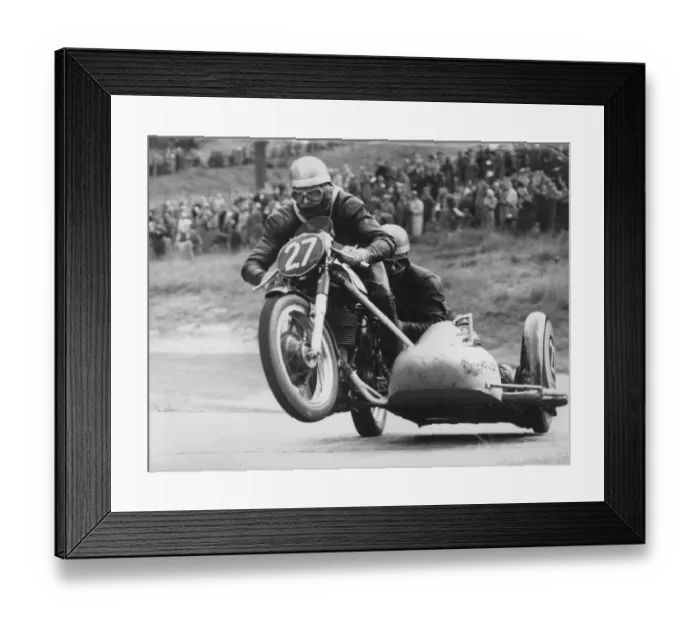 Framed Print : Pip Harris & Ray Campbell (Norton) Cadwell Park Framed Print : Pip Harris & Ray Campbell (Norton) Cadwell Park