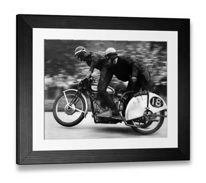 Framed Print : Pip Harris & Charlie Billingham (Norton) Cadwell Park Framed Print : Pip Harris & Charlie Billingham (Norton) Cadwell Park