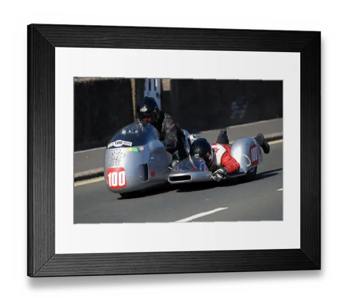 Framed Print : Alan Thomas & Mike Cookson (Sidecar) 2016 Classic TT Lap Framed Print : Alan Thomas & Mike Cookson (Sidecar) 2016 Classic TT Lap