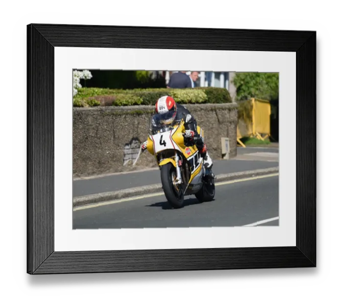Framed Print : Michael Rutter (Harris Yamaha) 2016 Superbike Classic TT Framed Print : Michael Rutter (Harris Yamaha) 2016 Superbike Classic TT