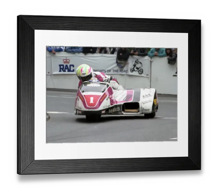 Framed Print : Dave Molyneux & Karl Ellison (Kawasaki) 1992 Sidecar TT