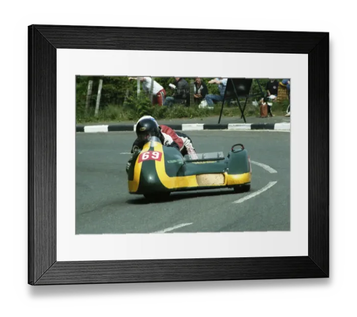 Framed Print : Stephen Wood & Kevin Ellard (Yamaha) 1992 Sidecar TT Framed Print : Stephen Wood & Kevin Ellard (Yamaha) 1992 Sidecar TT