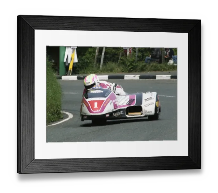 Framed Print : Dave Molyneux & Karl Ellison (Kawasaki) 1992 Sidecar TT Framed Print : Dave Molyneux & Karl Ellison (Kawasaki) 1992 Sidecar TT