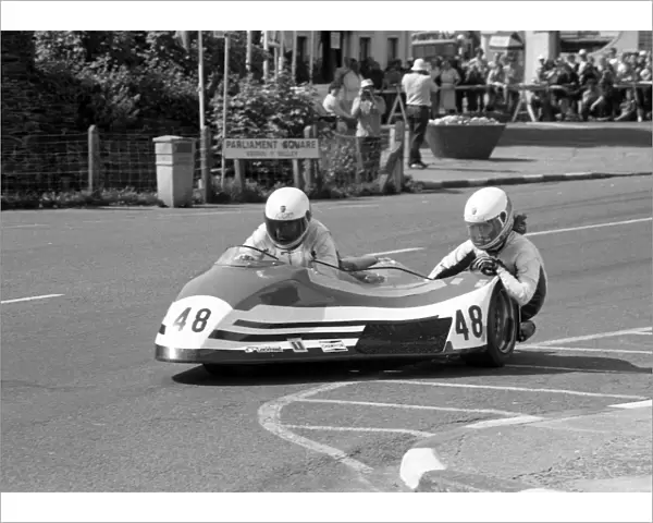 Lionel Fantom & Amanda Fantom (Yamaha) 1985 Sidecar TT