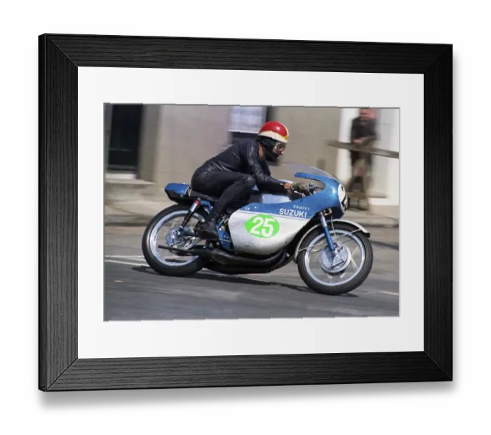 Framed Print : Frank Perris (Crooks Suzuki) 1969 Lightweight TT Framed Print : Frank Perris (Crooks Suzuki) 1969 Lightweight TT