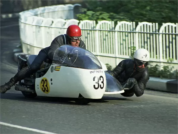 Dennis Keen & M E Wotherspoon (Triumph) 1969 750 Sidecar TT