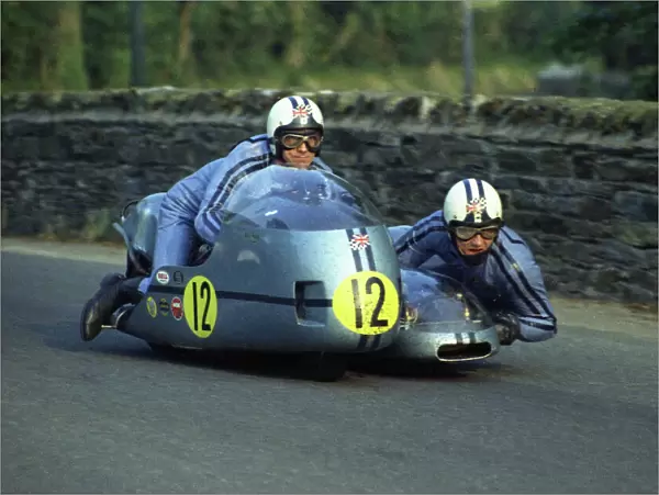 Alan Sansum & Dave Jose (Triumph) 1971 750 Sidecar TT