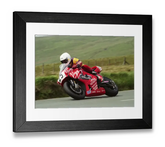 Framed Print : Steve Linsdell (Yamaha) 2002 Formula One TT Framed Print : Steve Linsdell (Yamaha) 2002 Formula One TT
