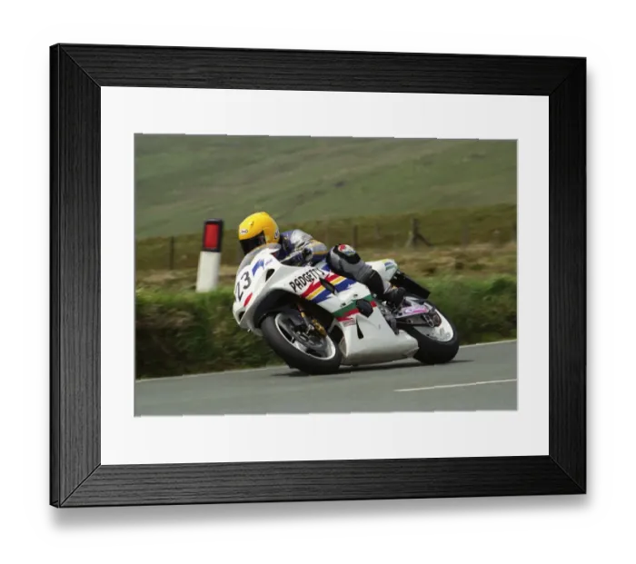 Framed Print : Richard Quayle (Suzuki) 2002 Formula One TT
