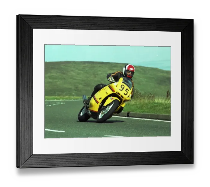 Framed Print : Alan Marshall (Honda) 1989 Senior Manx Grand Prix