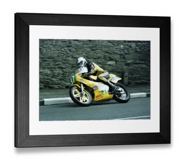 Framed Print : Sean Collister (Yamaha) 1983 Lightweight Manx Grand Prix Framed Print : Sean Collister (Yamaha) 1983 Lightweight Manx Grand Prix