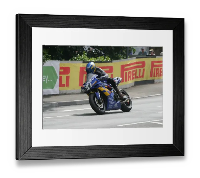 Framed Print : Adrian McFarland (Yamaha) 2007 Senior TT