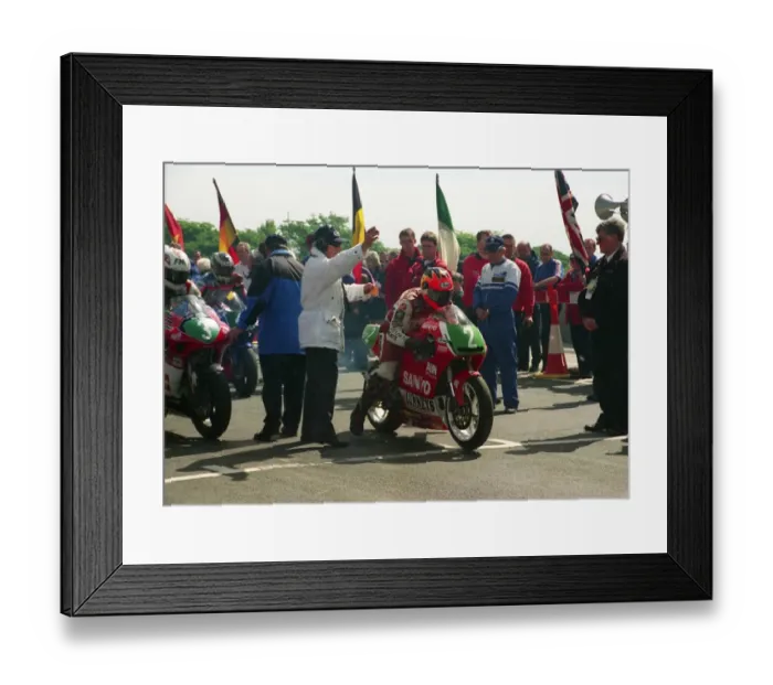 Framed Print : Dennis McCullough (Honda) 1999 Lightweight TT Framed Print : Dennis McCullough (Honda) 1999 Lightweight TT