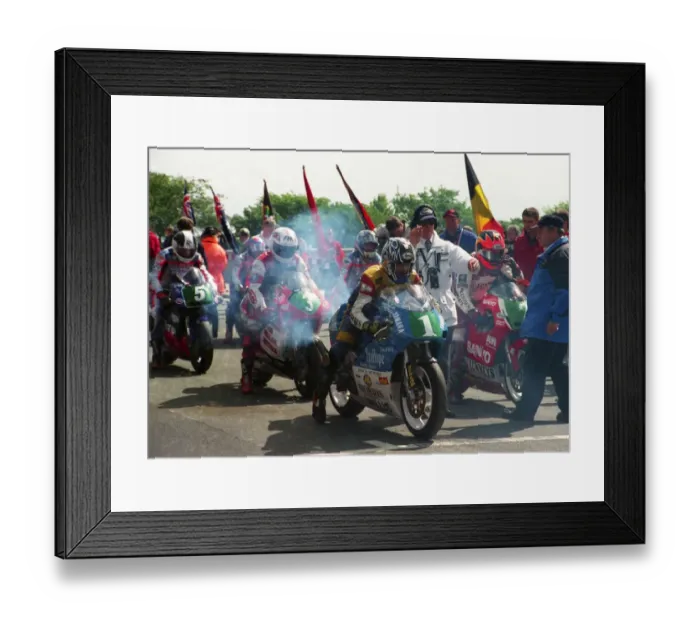 Framed Print : Gavin Lee (Yamaha) 1999 Lightweight TT Framed Print : Gavin Lee (Yamaha) 1999 Lightweight TT
