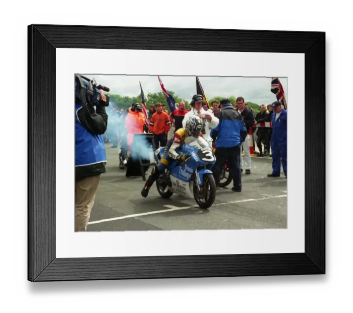 Framed Print : Gavin Lee (Yamaha) 1999 Ultra Lightweight TT Framed Print : Gavin Lee (Yamaha) 1999 Ultra Lightweight TT