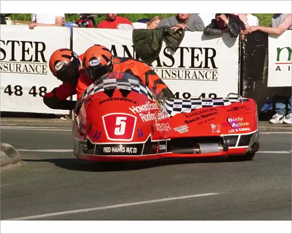 Roy Hanks & Phillip Biggs (Molyneux Rose Yamaha) 1999 Sidecar TT