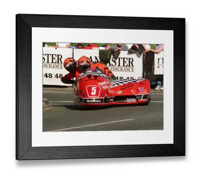 Framed Print : Roy Hanks & Phillip Biggs (Molyneux Rose Yamaha) 1999 Sidecar TT Framed Print : Roy Hanks & Phillip Biggs (Molyneux Rose Yamaha) 1999 Sidecar TT