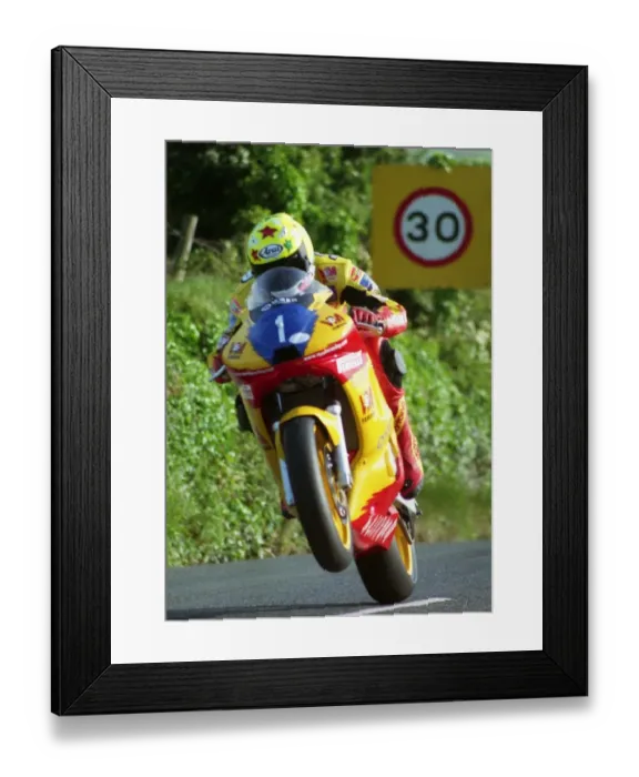 Framed Print : Ian Lougher (V&M Yamaha) 2000 Junior TT Framed Print : Ian Lougher (V&M Yamaha) 2000 Junior TT