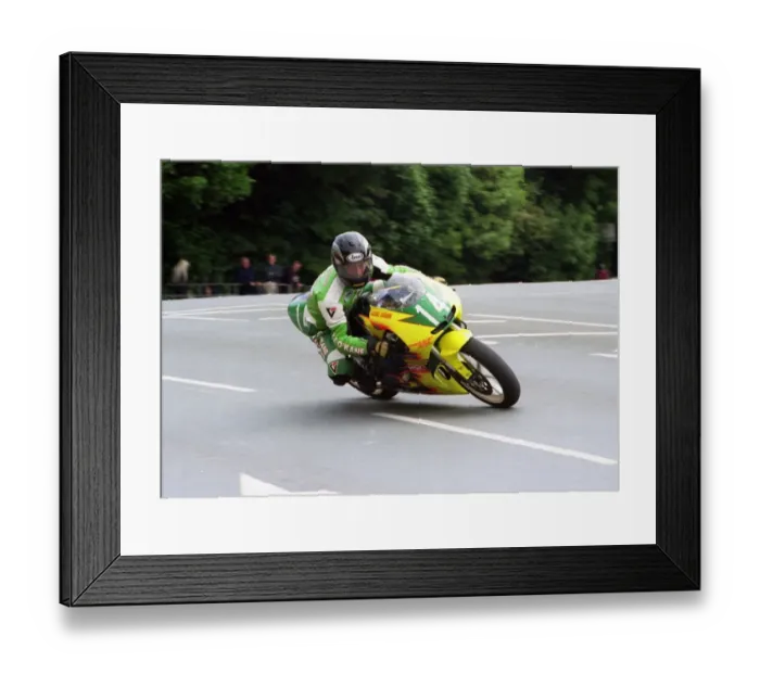 Framed Print : Shaun Harris (Honda) 2000 Lightweight TT Framed Print : Shaun Harris (Honda) 2000 Lightweight TT